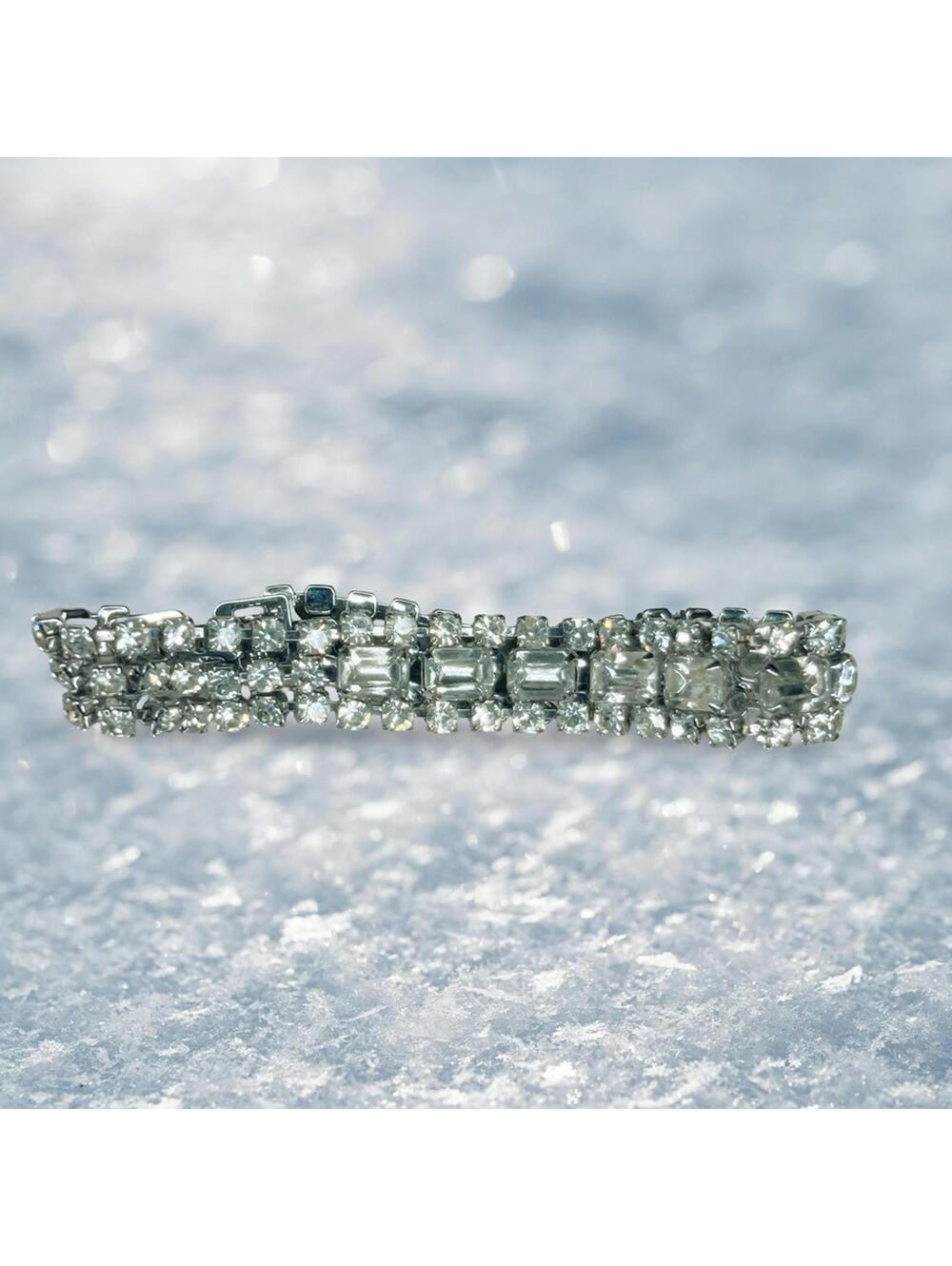 6991. Silvertone Vintage Bling Bracelet